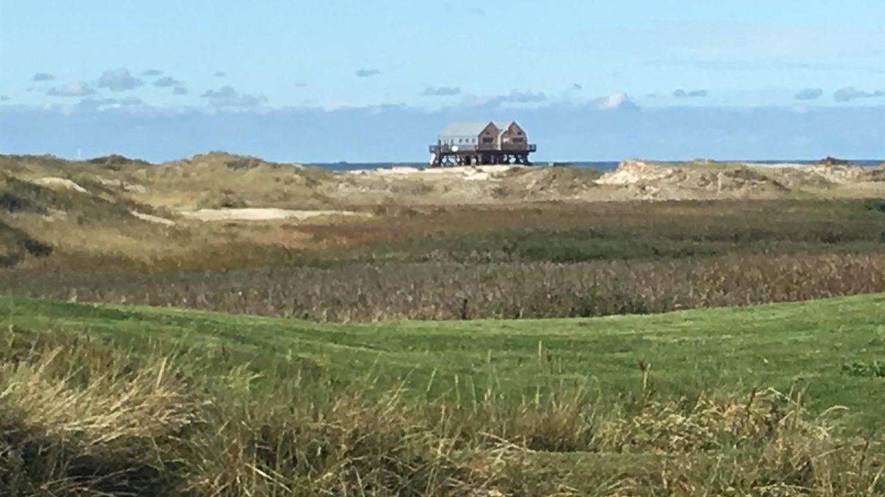 Blick auf die Pfahlbauten von St. Peter-Ording Blick auf die Pfahlbauten von St. Peter-Ording